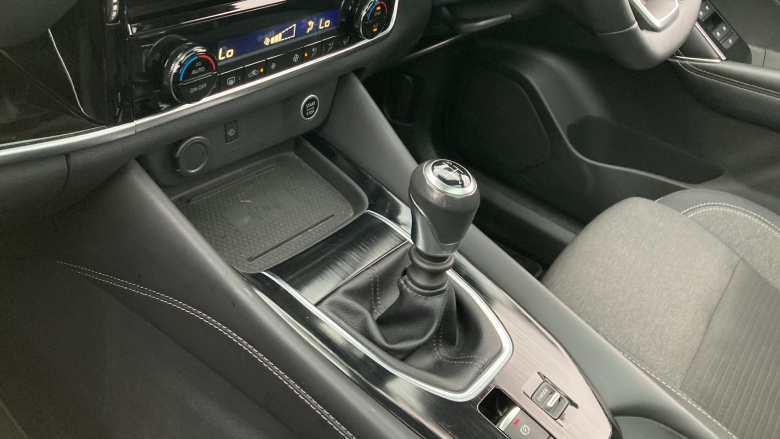 Nissan Qashqai 1.3 DiG-T MH Premiere Edition 5dr Petrol Hatchback